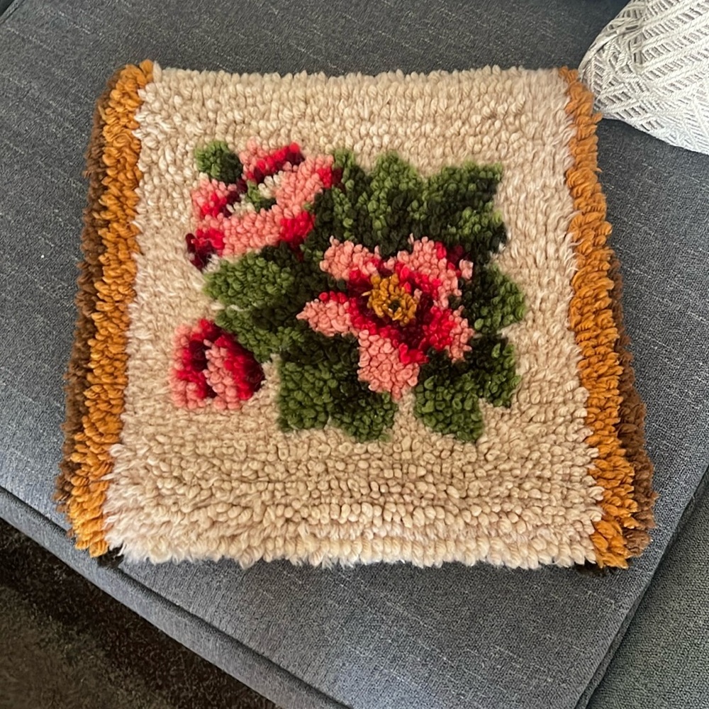 Vintage floral latch hook shag